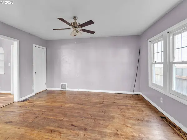 2270 CENTER ST, Salem, OR 97301