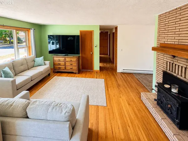 3151 WAYSIDE TER NE, Salem, OR 97301