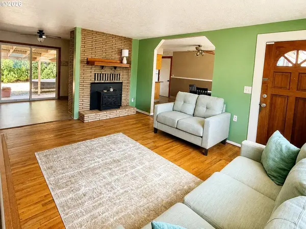 3151 WAYSIDE TER NE, Salem, OR 97301