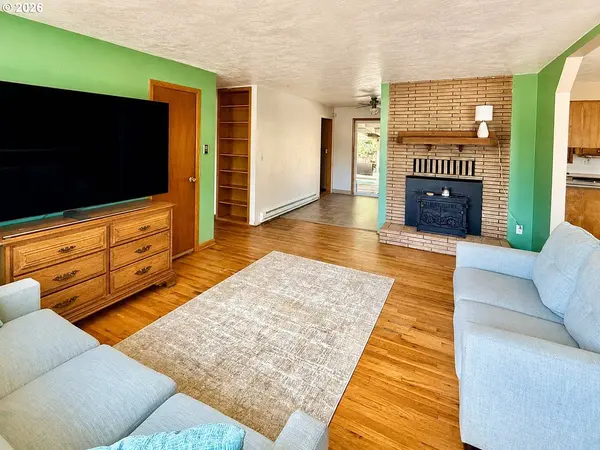 3151 WAYSIDE TER NE, Salem, OR 97301