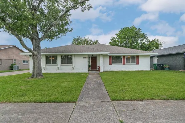 15419 Diana LN, Houston, TX 77062
