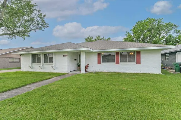 15419 Diana LN, Houston, TX 77062