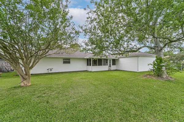 15419 Diana LN, Houston, TX 77062