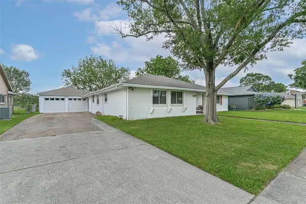 15419 Diana LN, Houston, TX 77062