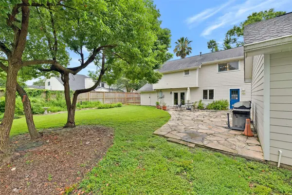 3510 Ledgestone DR, Houston, TX 77059