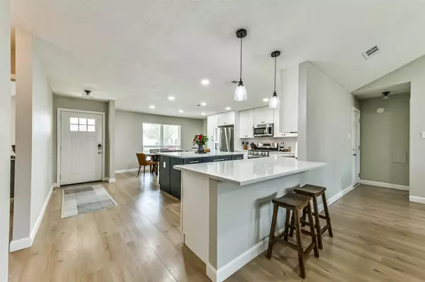 9039 Kirkland DR, Houston, TX 77089