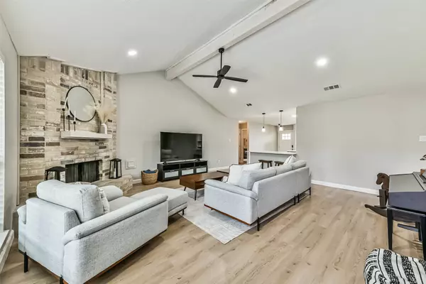 9039 Kirkland DR, Houston, TX 77089