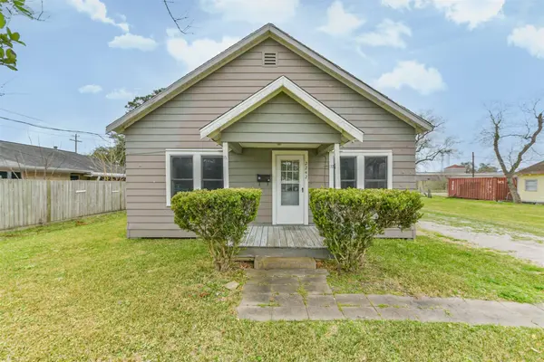 2242 Houston AVE, Pearland, TX 77581
