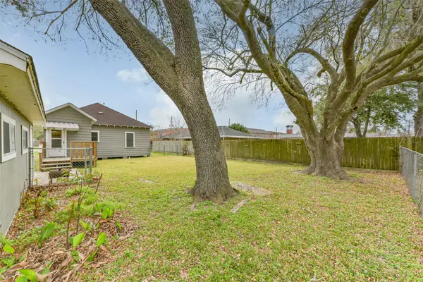 2242 Houston AVE, Pearland, TX 77581