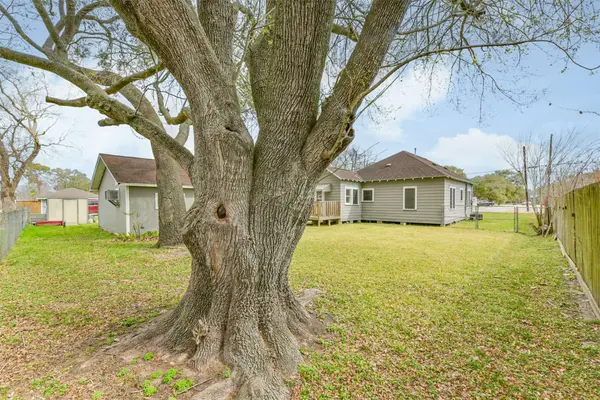 2242 Houston AVE, Pearland, TX 77581