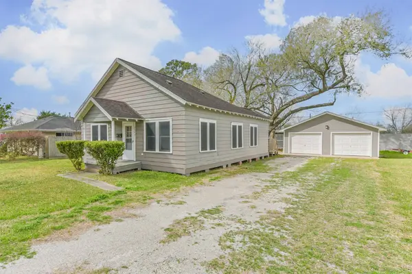 2242 Houston AVE, Pearland, TX 77581