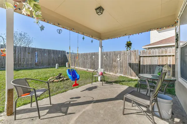 8319 White Pine LN, Baytown, TX 77523