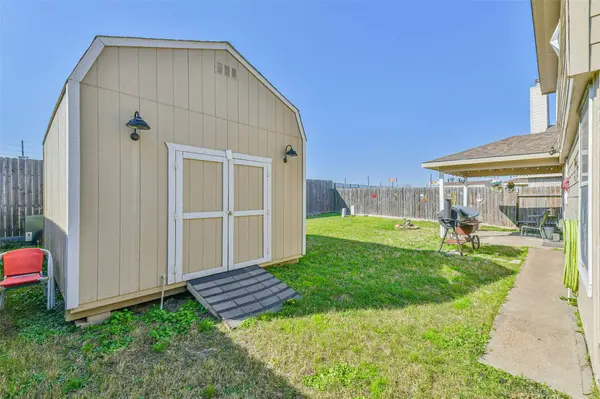 8319 White Pine LN, Baytown, TX 77523