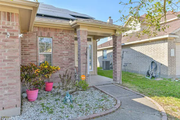8319 White Pine LN, Baytown, TX 77523