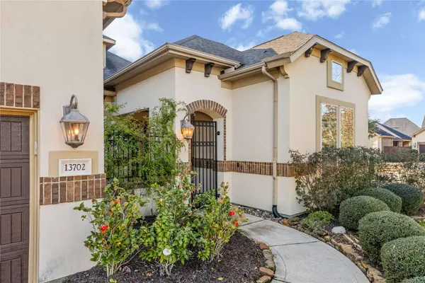 13702 Banks View CT, Houston, TX 77059