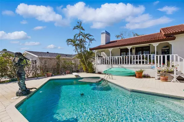 11285 8TH ST E, Treasure Island, FL 33706