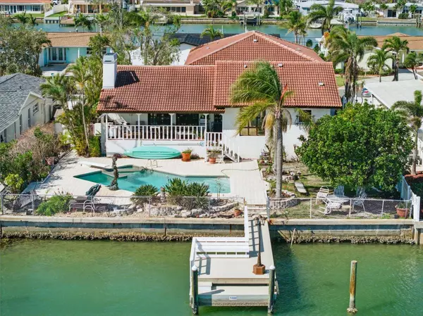 11285 8TH ST E, Treasure Island, FL 33706