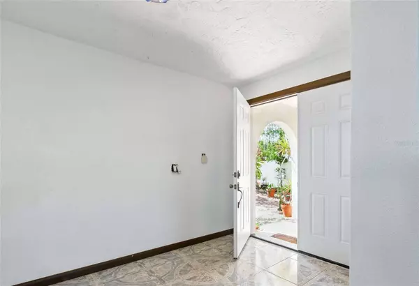 11285 8TH ST E, Treasure Island, FL 33706