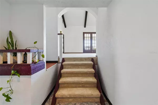 11285 8TH ST E, Treasure Island, FL 33706