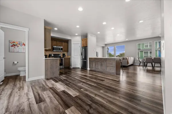 2504 N KNIGHTS LN, Layton, UT 84041