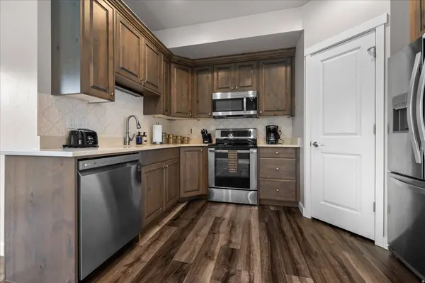 2504 N KNIGHTS LN, Layton, UT 84041