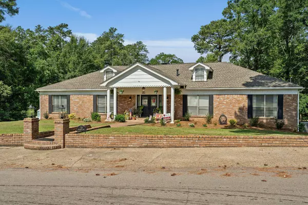 725 Hillcrest LOOP, Petal, MS 39465