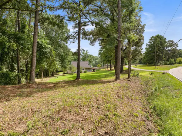 348 Elks Lake Rd., Hattiesburg, MS 39401