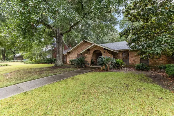 301 Lynnwood Cir., Hattiesburg, MS 39402
