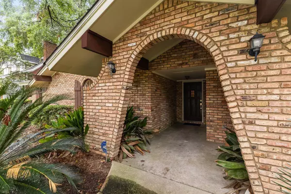 301 Lynnwood Cir., Hattiesburg, MS 39402