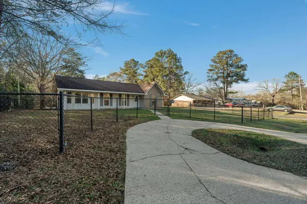 1013 Parker Rd., Hattiesburg, MS 39402