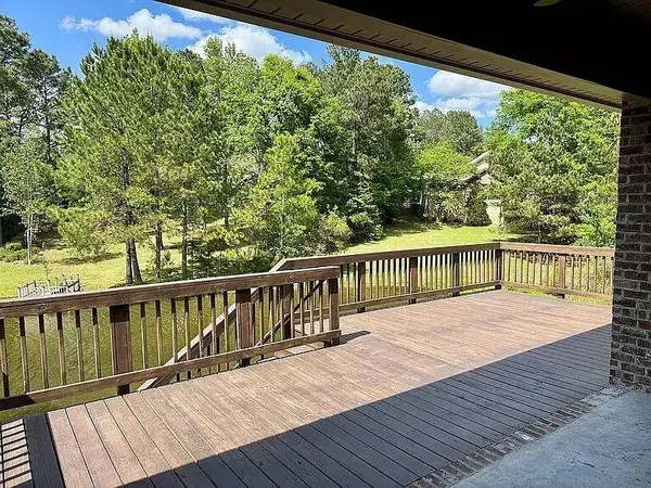 27 Broadleaf CV, Petal, MS 39465