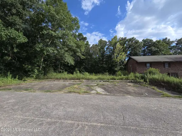 124 Plantation Boulevard #B, Hattiesburg, MS 39401