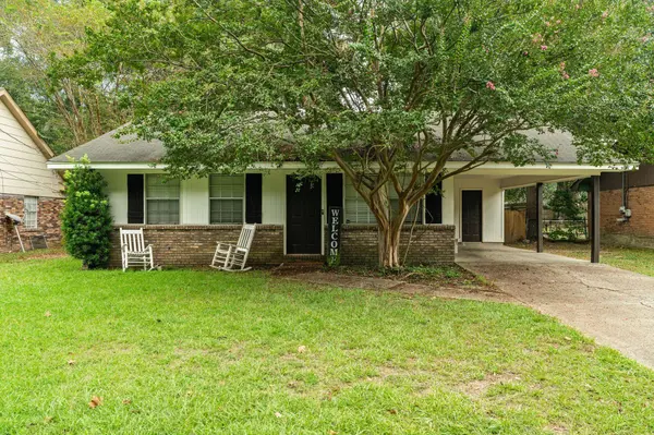 201 Fox Run Dr., Hattiesburg, MS 39402
