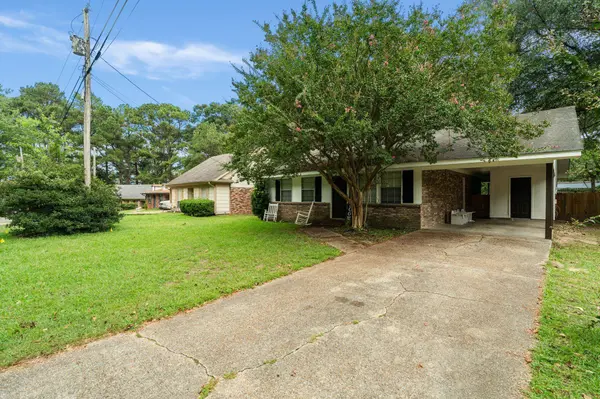 201 Fox Run Dr., Hattiesburg, MS 39402