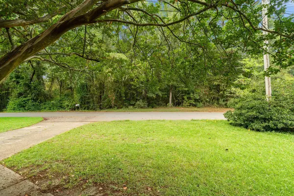 201 Fox Run Dr., Hattiesburg, MS 39402