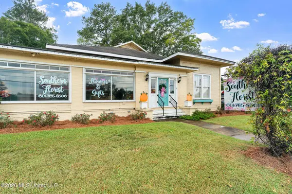 101 S Fir Avenue, Collins, MS 39428