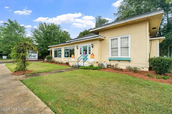 101 S Fir Avenue, Collins, MS 39428