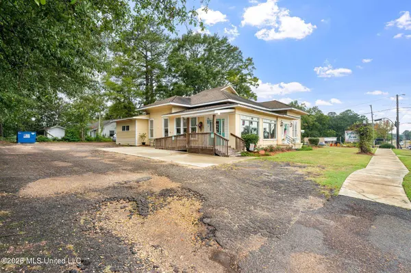 101 S Fir Avenue, Collins, MS 39428