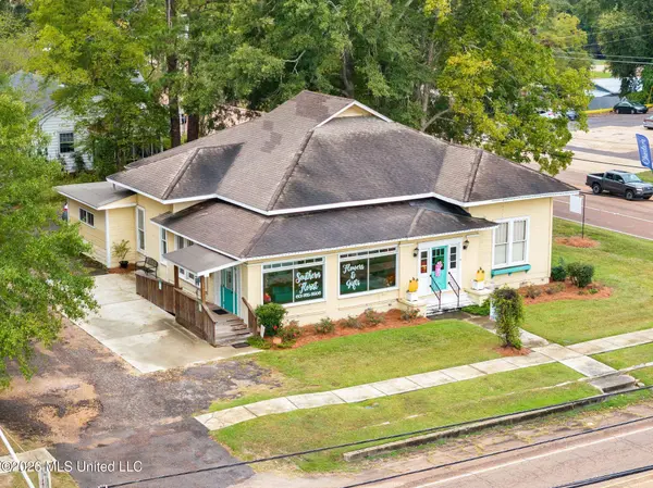 101 S Fir Avenue, Collins, MS 39428
