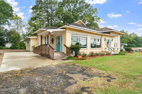 101 S Fir Avenue, Collins, MS 39428
