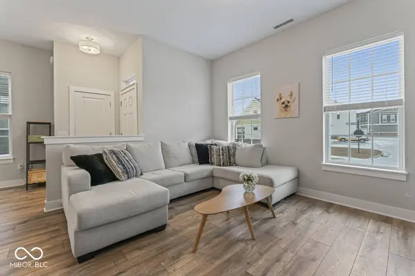 672 Lagerfield DR, Carmel, IN 46032