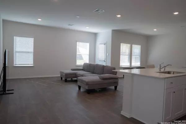 5903 cosmic crisp, San Antonio, TX 78252