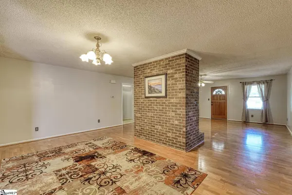 404 Cresthaven Drive, Boiling Springs, SC 29316
