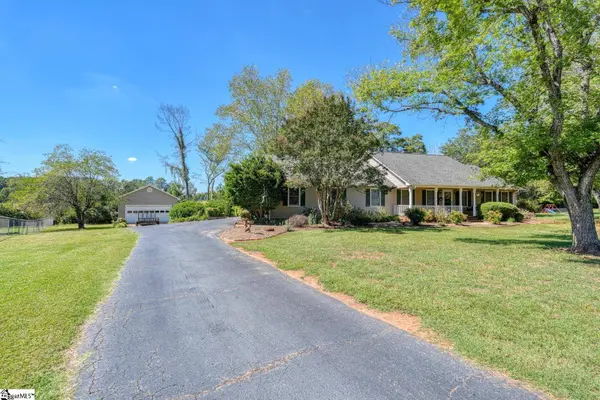 404 Cresthaven Drive, Boiling Springs, SC 29316