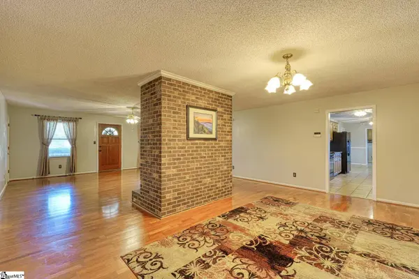 404 Cresthaven Drive, Boiling Springs, SC 29316