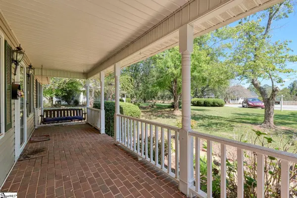 404 Cresthaven Drive, Boiling Springs, SC 29316