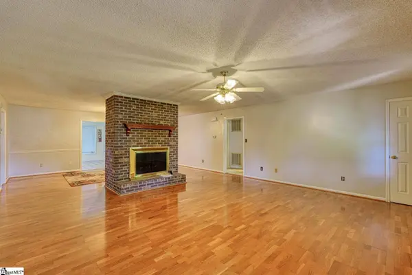 404 Cresthaven Drive, Boiling Springs, SC 29316