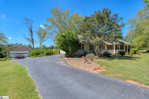 404 Cresthaven Drive, Boiling Springs, SC 29316