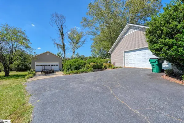 404 Cresthaven Drive, Boiling Springs, SC 29316
