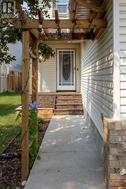 100 Bow Ridge Crescent, Cochrane, AB T4C1V2